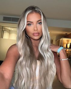 Ellie O'Donnell (@missellie_o) • Instagram photos and videos Ellie O'donnell, Silver Hair Braids, Blonde Bridal Hair, Messy Hair Look, Beach Blonde Hair, Grey Hair Transformation, Cute Hair Colors, Perfect Blonde