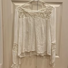 Never Worn This Is Super Cute Casual Long Sleeve Lace Top Blouse, Summer Long Sleeve Tops For Brunch, Casual Lace Top Blouse For Fall, Flowy Long Sleeve Summer Top, Casual Lace Top Blouse For Brunch, Casual Flowy Lace Top, White Flowy Top For Fall, Vacation Lace Top With Long Sleeves, Summer Lace Top Blouse For Day Out