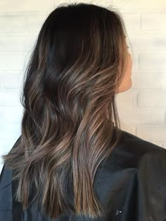 Subtle+Brown+Balayage+Hair Subtle Brown Balayage, Highlights For Dark Hair, Brown Balayage Hair, Black Hair Balayage, Haircut Types, Subtle Highlights, Brunette Balayage Hair