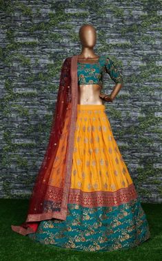 Sabyasachi Designer, Indian Bridesmaid Dresses, Indian Wedding Lehenga, Bridal Lengha, Choli Dress, Indian Lehenga Choli, Lehenga Choli Wedding, Yellow Lehenga, Bollywood Lehenga