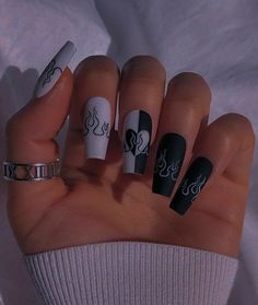 Ongles Goth, Essence Nails, Dark Spring, Fake Acrylic Nails, Classy Nail Art Ideas, Nails Dark, Fake Nails Designs, Black Acrylic Nails