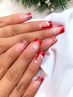 Faux ongles rouge noël, press on nail de noël, faux ongles réutilisable noël, ongle rouge noël, cadeau pour elle, lot 24 faux ongles Commandez directement sur nailfinity.fr et recevez une paire de faux ongles offerte pour chaque deux achetées ! Sublimez vos mains avec notre lot de faux ongles rouge noel, spécialement conçu pour un look élégant et naturel. Ces faux ongles rouge offrent un effet ombré subtil, parfait pour toutes les occasions. Faciles à poser et réutilisables, ils sont la solution idéale pour changer de style en un clin d'œil. Que vous recherchiez une manucure parfaite pour un événement spécial ou un look raffiné au quotidien, ces press on nails sont la touche d'élégance qu'il vous faut. De plus, chaque kit contient tout le nécessaire pour réaliser 4 poses d'ongles complètes Nail Yalda Night, Festive Nails Christmas, Nails Red Christmas, Nails Noel, Festive Christmas Nails, Nail Art Noel, Santa Nails, Festive Nail Designs