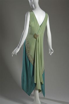 Callot Soeurs Evening gown, c. 1928 Silk charmeuse, pearl, metallic thread Callot Soeurs, Gown Dress Design, 1920s Outfits, 1920 Fashion, 20s Fashion, Evening Gown Dresses, 1920s Dress, Vintage Gowns, Vestidos Vintage