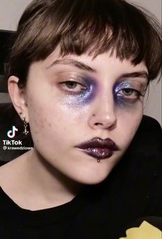 Messy Punk Makeup, Whimsigoth Makeup Aesthetic, Gold Goth Makeup, Cyberpunk Makeup Ideas, Makeup Ideas Fun, Extreme Makeup Looks, Goblin Makeup