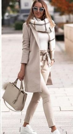 Mode Over 50, Outfit Chic, Outfits 2022, Dresses Summer, Casual Winter Outfits