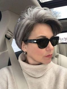 Grey Hair Color Silver, Chic Short Hair, Grey Hair Inspiration, Mother Of The Bride Hair, Mullet Hairstyle Women, Celebrity Faces, Blending Gray Hair, Gray Hair Highlights, Hairstyle Women