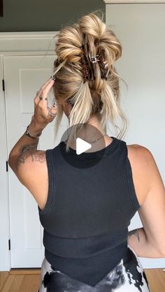 Claw Clip Messy Bun, Clip Messy Bun, Claw Clip Messy, Easy Messy Hairstyles, Hair Clip Hairstyles, Long Hair Clip, Bun Hairstyles For Long Hair