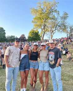 Men’s Country Concert Summer Outfit, Overall Country Concert Outfit, Wyatt Flores Concert Outfit, Rock The Country Outfits, Brandon Lake Concert Outfit, Couples Country Concert Outfits, Couple Country Concert Outfit, Dan And Shay Concert Outfit