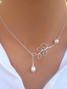 New Chic Fashion Vintage Leaf Pearl Necklaces | zolucky Vestidos Retro, Picture Necklace, White Accessories, New Chic, White Jewelry, Pearl Types, Vintage Accessories, Fashion Clothes, Shop Necklaces