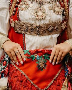 Folk Clothing, Traditional Attire, Folk Costume, Feminine Outfit, Modest Outfits, Traditional Outfits