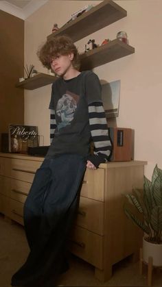 Pinterest Outfits Men, Grunge Clothes Boy, Outfit Ideas Grunge Masc, Y2k Style Outfits Men, B Boy Style, Alt Grunge Outfits Men, Twink Fashion Outfits, Soft Grunge Male Outfits, Baggy Street Wear Men