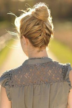 Easy Braid Bun Updos with Medium Hair - Everyday Hairstyle Ideas for Summer Upside Down French Braid, French Braid Buns, Hair In A Bun, Fishtail Braid, Sienna Miller, Updo Hairstyles, Braided Hairstyles Updo, Braided Bun, Easy Braids