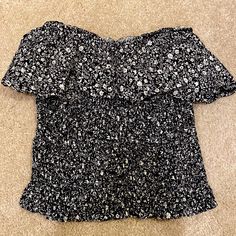 Never Worn Casual Off-shoulder Ruffle Tops, Casual Smocked Top With Ruffles, Casual Off-shoulder Blouse With Ruffles, Black Top With Smocked Back For Vacation, Black Tops With Smocked Back For Vacation, Black Smocked Top With Ruffles For Summer, Black Ruffled Smocked Top For Summer, Black Smocked Top With Ruffles For Day Out, Casual Smocked Top With Ruffles For Day Out