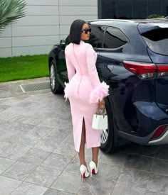 Graduation Outfit For Ladies, Church Styles For Ladies, English Styles For Ladies, Sophisticated Birthday Outfits, English Dresses For Ladies Classy, Peach Outfits For Women, Graduation Outfit Ideas With Gown, Peach Dress Outfit Classy, Pink Graduation Outfit