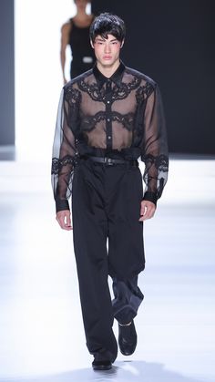 Black Runway, Masculine Outfits, Black Outfit Men, Fashion Models Men, Dolce Gabbana Men, Glamour Outfit, Black Men Fashion Swag, Runway Outfits, Men Fashion Show