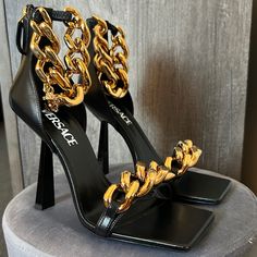 Brand: Versace Style: Women's Black Medusa Chain Nappa Leather Sandals Versace Medusa Head Emblem Color: Black Material: Black Leather, Gold Chain Detail Size: 37.5 Condition: New, No Signs Of Wear, (No Box) 100% Authentic Black Medusa, Versace Style, Versace Shoes, Vintage Versace, Medusa Head, Sandals Black, Shoes Shoes, Nappa Leather, Chain Styles