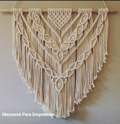 macrame para empredor hanging on the wall