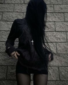 Wow Photo, Dark Feminine Aesthetic, Long Black Hair, Emo Girls, Cool Fits, Feminine Aesthetic, A Cross