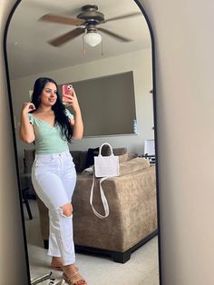 Young Mom Outfits, Trendy Mom Outfits, Modest Casual Outfits, Casual Party Outfit, Mommy Outfits, Casual Outfits For Moms, Outfits For Moms, Latina Fashion Outfits, Latina Fashion