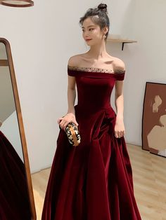 Red Off Shoulder Chic Party Dress,Elegant Velvet Evening DressMaterial：velvetColor:as picture or custom colorNeckline:Off shoulderrBack details:lace -upStyle:elegantDress type:A-line<p>Features:simple</p><br/><p>Customized service and Rush order are available.</p><br/><p>This dress could be custom made, there are no extra cost to do custom size and color.</p><br/><p>Please leave your phone number for shipping when you order the dress.&l Red Evening Gown, Sweep Train Prom Dress, Velvet Evening Dress, Prom Dresses Elegant, Dress Display, Prom Dresses With Pockets, Color Rush, Red Evening Dress, Lace Prom Dress