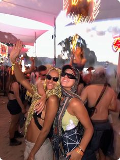 Festival Duo Outfit, Australian Outfits Summer, Festival Pictures Ideas, Festival Outfits Australia, Hard Summer Festival Outfit, Beach Festival Outfit, Ibiza Party, Hard Summer