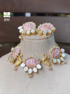 Vintage Indian Jewelry, Jewelry Necklace Simple, Wedding Jewelry Sets Bridal Jewellery, Bridal Jewellery Earrings, Indian Wedding Jewelry Sets, Traditional Necklace, Bridal Necklace Designs, Choker Necklace Designs, Art Jewelry Design