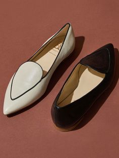 Based on our best-selling heeled loafer, introducing the Fiona Flat. We took the details you love like a chic pointed toe and elegant piping and put them into a wear-everywhere flat. Fully padded from heel to toe, you'll love these luxuriously comfortable flats to take you from your workday to weekend and everywhere in-between. Cushioned insole from heel to toe Patent leather upper Chrome-free leather lining Leather sole with anti-slip Handmade in Italy 100% recyclable packaging Comfortable Flats For Women, Pointed Loafers, Flats For Women, Recyclable Packaging, Comfortable Flats, Black Flats, Piping, Sale Items, Patent Leather