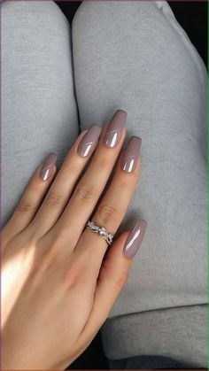 Manicure Ideas For Short Nails Fall, End Of Summer Early Fall Nails, Fall One Color Nails, Fall Subtle Nails, Nail Art Ideas For Fall, Trending Fall Nails 2024, Fall Nails For Light Skin, Taupe Fall Nails, Late September Nails