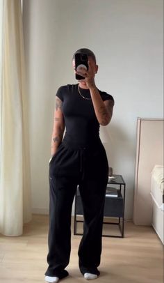 Loungewear Outfits Black Women, Casual Work Office Outfits, Chill Black Outfits, Comfortable Outfits Black Women, Minimal Aesthetic Outfits, Casual Chill Outfit, Minimal Work Outfit, Olaplex No 3, Marc Jacobs The Tote Bag