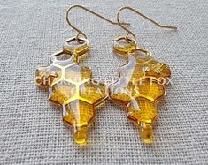 No Pierce Earrings, Dripping Honeycomb, Honeycomb Necklace, Funky Jewelry, Hypoallergenic Earrings, Fantasy Jewelry, Bijoux Diy, Jewelry Inspo, Dream Jewelry