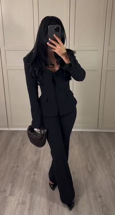 Psychologist Outfit, Professional Fits, Lirika Matoshi, Cute Professional Outfits, Lawyer Outfit, Mode Zara, Professional Outfits Women, Business Outfits Women, Stylish Work Attire