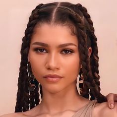 Zendaya Headshots, Zendaya Braids, Zendaya Hairstyles, Zendaya Wallpaper, Zendaya Model, Zendaya Hair, Brown Hair Inspiration, Zendaya Style, Zendaya Coleman