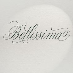 the word bellissma written in cursive writing