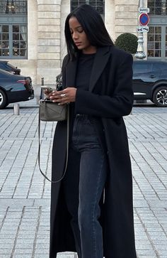 Autumn Outfits Elegant Classy, Paris Daytime Outfit, Fall Aesthetic Outfit Black Women, Modest Fashion Black Women, Black Business Woman Aesthetic, Black Slacks Outfit, Coats Outfits, Mode Zara