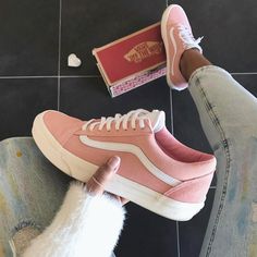 Vans Old Skool Blossom Pink, ein super Sneaker für den Sommer für Frauen. Foto: https://www.instagram.com/miiya._/ Shoe Wedges, Instagram Shoes, Shoes Illustration, Pink Vans, Shoes Purple, Shoes Drawing, Tan Shoes, Shoes Ideas