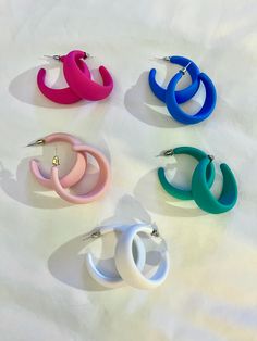 Make a statement with these Chunky Open Hoop Earrings: lightweight enough to wear all day, but big and bold enough to make you shine like a diamond! Choose between blue, white, bubblegum, green, and hot pink – yowza! Shine Like A Diamond, Open Hoop Earrings, White Hot, Chic Boutique, Bubble Gum, Hot Pink, Blue White, Hoop Earrings, Blue And White