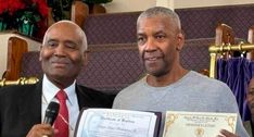 El reconocido actor Denzel Washington ha dado un giro significativo a su vida al ser bautizado y recibir una licencia como ministro en la Iglesia de Dios en Cristo (COGIC) el pasado sábado 21 de diciembre, en el histórico Templo Kelly en Harlem, Nueva York. Este evento no solo marca un hito personal para Washington, […]
La noticia Denzel Washington recibe el bautizo y la licencia de ministro fue publicada originalmente en Turquesa News.