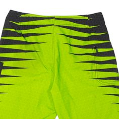 Item is in used condition. Item has a faint mark to the back. >Size: W32 L12 >Waist Size: 32" >Inside Leg: 12" >Rise: 9" >Hem: 10" Green Stretch Surfing Shorts, Stretch Green Swim Trunks With Pockets, Green Stretch Swim Trunks With Pockets, Green Sporty Surfing Shorts, Sporty Green Surfing Shorts, Casual Yellow Surfing Bottoms, Yellow Short Bottoms For Surfing, Surfing Bottoms With Pockets, Surfing Shorts With Pockets