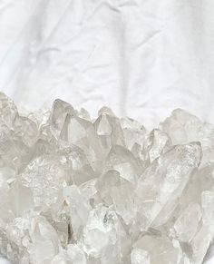 Positive Crystals, Natural Moodboard, Goddess Crystals, Quarts Crystal, White Quartz Crystal, Crystals Quartz, Earth Gift