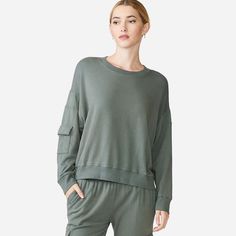 New With Tag Monrow Patch Pocket Sweatshirt In Green. Size Large. Details: Super Luxe With Just The Right Amount Of Slouch, Monrow's Patch Pocket Sweatshirt Is Ideal For Relaxing Rest-Days And Slow Flow Sessions. Meanwhile, A Stylish Patch Pocket Adds An Extra-Cool Twist. Arm Pocket Slouchy Fit Super-Soft Lightweight Measurements: Length- 24.5” Pit To Pit- 24” J1 Sporty Crew Neck Tops With Pockets, Sporty Loungewear Tops With Pockets, Sporty Lounge Tops With Pockets, Long Sleeve Tops With Pockets For Loungewear, Casual Loungewear Tops With Ribbed Cuffs, Relaxed Tops With Ribbed Cuffs For Loungewear, Relaxed Long Sleeve Tops With Pockets, Relaxed Crew Top With Ribbed Cuffs, Spring Loungewear Tops With Crew Neck