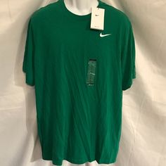 Pre-Owned Item. All My Items Are Kept In A Smoke-Free, Pet-Free Facility. Please Take The Time To View Some Of My Other Items. Many Are New With & With Out Tags. Any Questions Please Contact Me. Thank You. Bust/Chest (24 In) Shoulder To Shoulder (18 In) Sleeve (8 In) Length From Top Of Garment To End Of Garment (31 In) Shirts Nike, Purple Nikes, Nike Training, Clover Green, Nike Air Force Ones, Training Tops, Athletic Sports, Nike Tshirt, Nike Tees