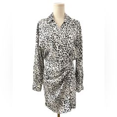 New With Tags Zara Animal Print Wrap Dress In Black & White. Mini Dress With V-Neck Lapel Collar And Long Sleeves. Front Ruching Detail. Front Double Breasted Button Closure. Printed Wrap Dresses, Zara Black, White Mini Dress, Lapel Collar, Zara Dresses, Double Breasted, Wrap Dress, Animal Print, Zara