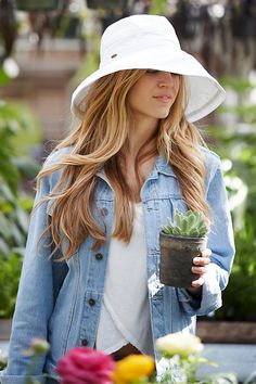 Handmade from lightweight and breathable cotton and branded with terrain exclusive details, this colorful crusher hat is perfect for a day at the beach or in the garden. Packable construction pairs with UPF 50 sun protection and an inner drawstring to assure a comfortable fit. | Cotton Crusher Hat in White at Terrain Garden Boots, Summer Hats For Women, Gardening Outfit, Banana Republic Jeans, Gardening Gloves, Lace Inset, Day At The Beach, Sun Hat, In The Garden