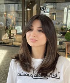 Haircuts For Medium Length Hair Layered, Pretty Hair Cuts, Black Long Hair, Medium Length Wavy Hair, Bob Haircut For Round Face, Cabello Hair, Straight Hair Cuts, Long Bob Haircuts