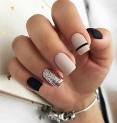 Unghie Sfumate, Solid Color Nails, Nails Yellow, Trendy Nail Art Designs, Rose Gold Nails, Black Nail Designs, Trendy Nail Art, Short Acrylic Nails Designs, Short Nail Designs