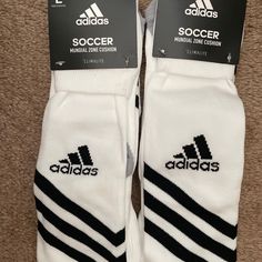 White Sporty Socks For Winter, White Sporty Winter Socks, White Sports Socks For Winter, White Stretch Non-slip Socks, White Winter Sports Socks, White Non-slip Comfortable Socks, Comfortable Non-slip White Socks, Comfortable White Socks For Training, White Non-slip Sporty Socks