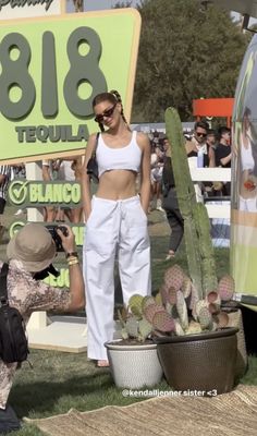 Primavera Festival Outfit, Kendall Jenner Festival Outfits, Comfy Coachella Outfits, Celebrity Festival Outfit, Cochella Outfits 2023, Primavera Sound Outfit, Coachella Celebrities Outfits, Acl Outfits Festivals, Aesthic Outfits