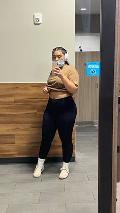 Black Legging Gym Outfit, Gym Outfit Leggings And Shirt, Curvy Gym Outfit, Shoes Baddie, Curvy Workout Outfit, Leggings Gym Outfit, Black Gym Outfit, Gym Girlies