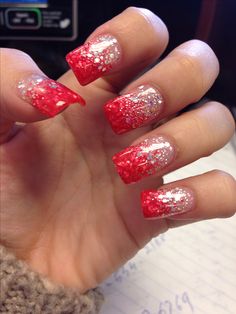 Pink glitter faded on my nails Red Sparkle Nails, Christmas Nails Glitter, Red Nails Glitter, Festive Nail Designs, Red Gel Nails, Nails Opi, Red Christmas Nails, Red Acrylic Nails, Christmas Gel Nails