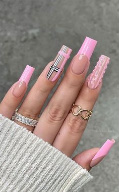 6. Pink Plaid Nails When it comes to fall fashion, plaid/tweed jackets are a must have so does the plaid nails for fall period.... Plaid Nail Designs, Clueless Vibes, Long Square Nails, Gel Paint, Plaid Nails, Sweater Nails, Fall Acrylic Nails, Sweet Kisses, Pink Nail